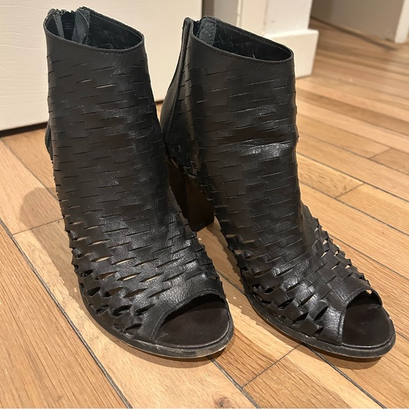 Authentic Italian Leather Black Peep-Toe Ankle Booties Heels size 8 - Picture 2 of 7